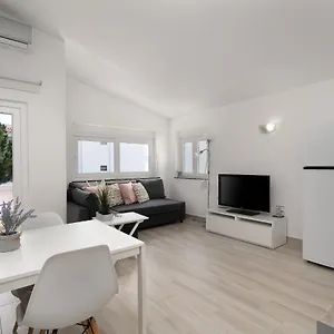 Apartamento Bright - 5min To The By Lovelystay, Albufeira